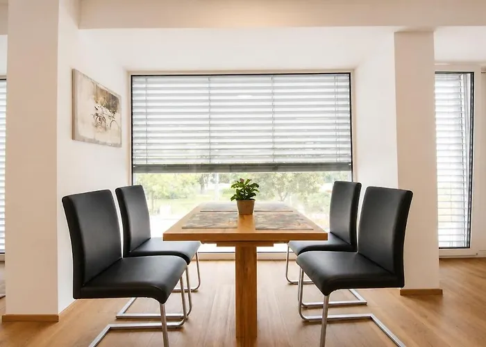 Living Mit Terrasse Διαμέρισμα